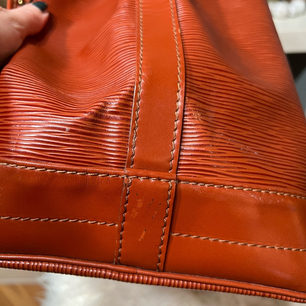 SOLD 🍂Louis Vuitton 🍂 Authenticated Vintage 1991 Epi Noe GM Brown Drawstring Bag - Picture 11 of 15